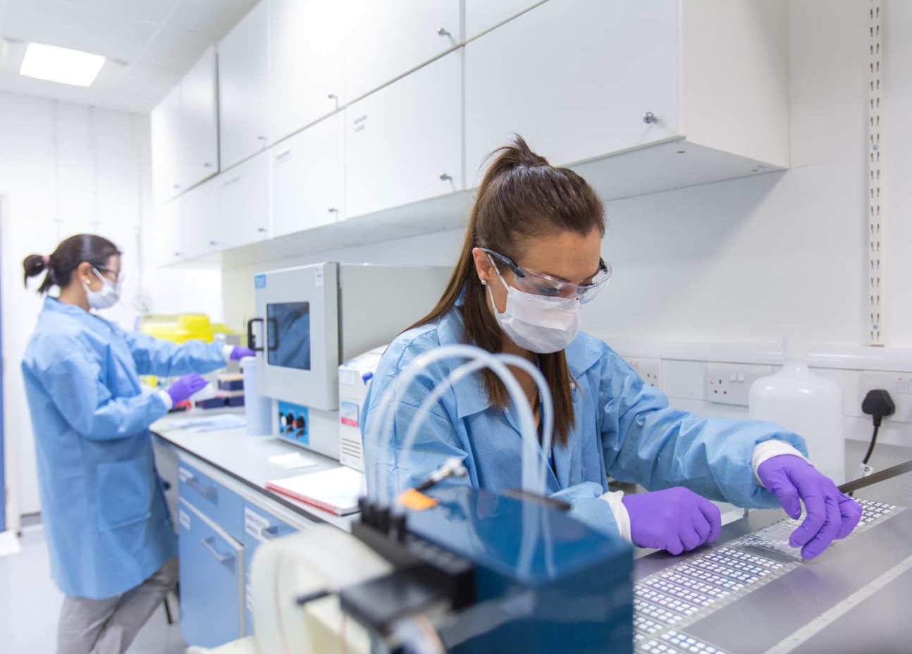 Women working in a lab